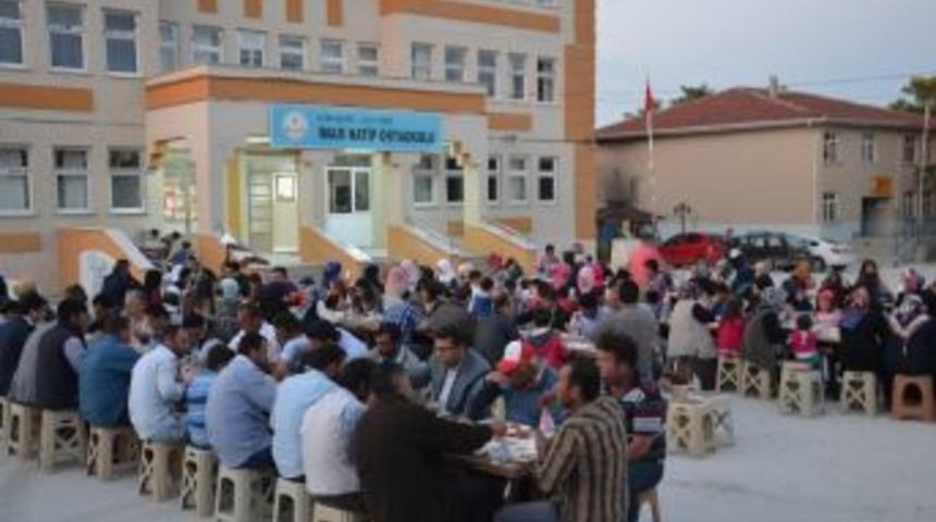 G&uuml;ny&uuml;z&uuml; İmam Hatip Ortaokulunda İftar