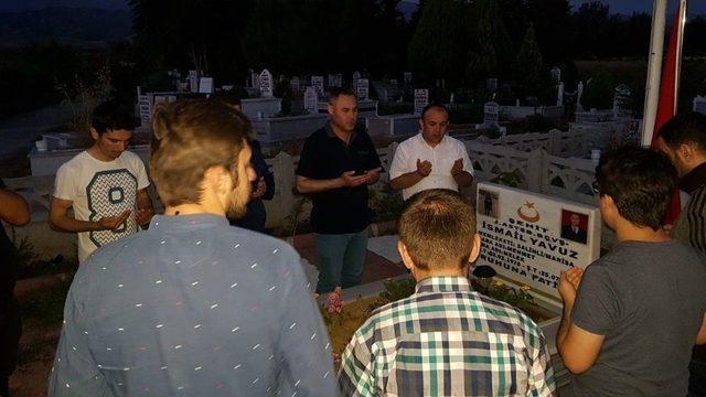 Sahur Yapıp, Şehit Mezarlarına Ziyaret Ettiler