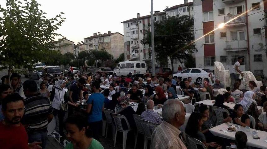 Romanlar 6. Geleneksel Ramazan İftarında Buluştu