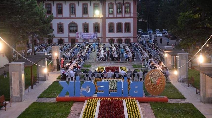 Bilecik Belediyesi&rsquo;nden İftar Yemeği