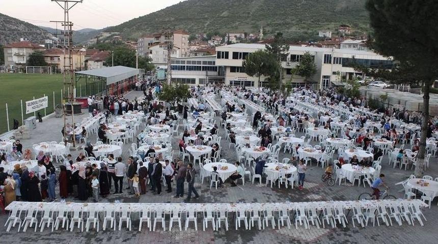 Vezirhan Belediyesinden İftar Yemeği