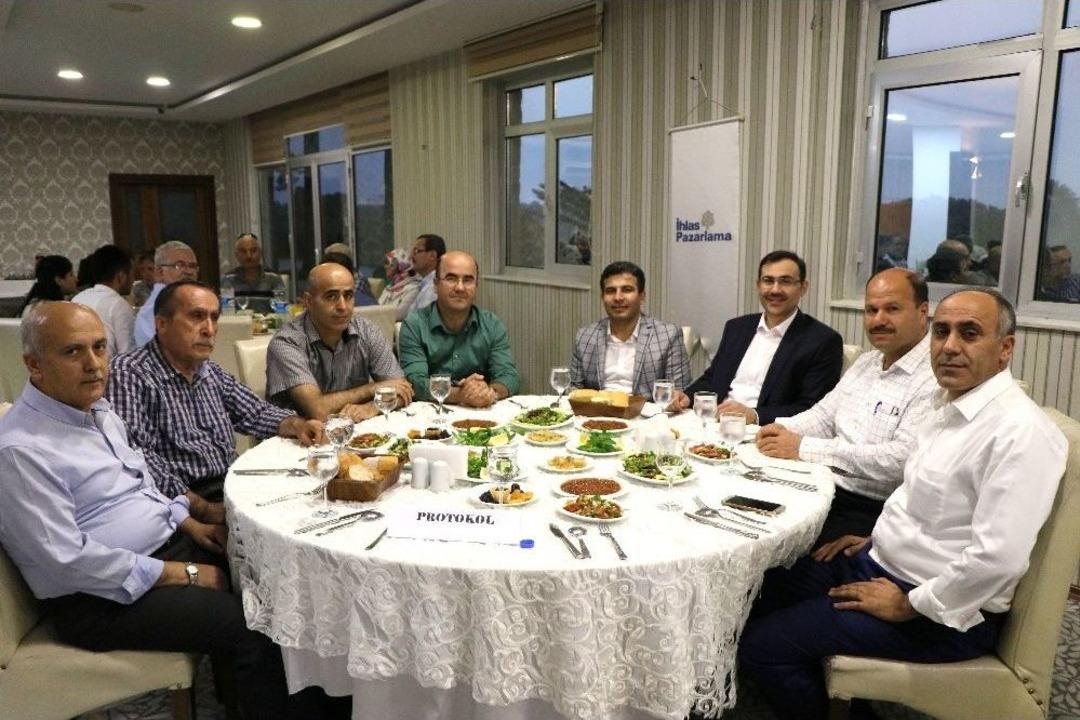 İhlas Pazarlama &Ccedil;alışanları İftarda Buluştu