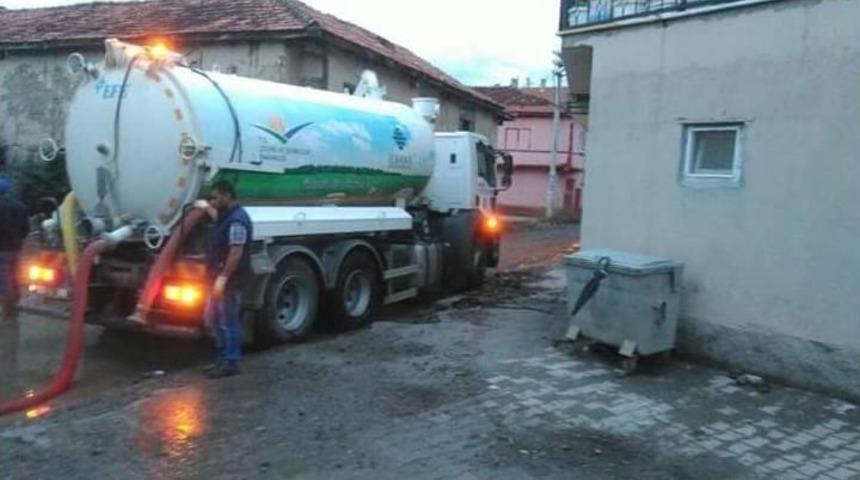 Sandıklı&rsquo;da Sağanak Yağış Su Baskınlarına Neden Oldu