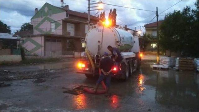 Sandıklı’da Sağanak Yağış Su Baskınlarına Neden Oldu