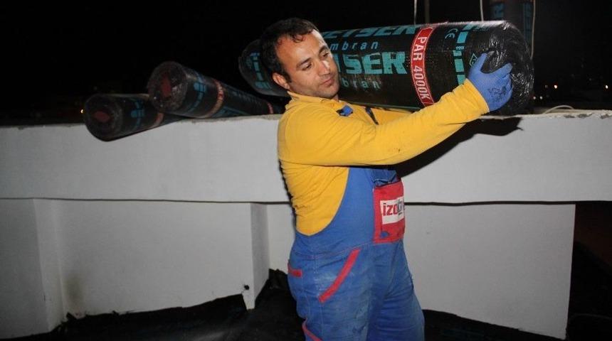 Aya &Ccedil;ıkmayı Hayal Ediyordu, &Ccedil;atılardan İnmiyor