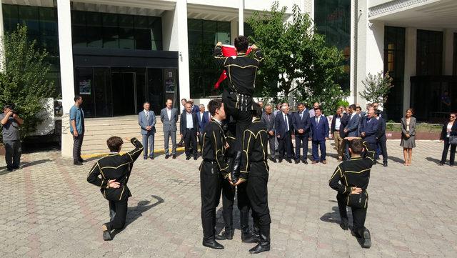 Bakan Turhan: Yatırımlarımız hız kesmeden devam ediyor