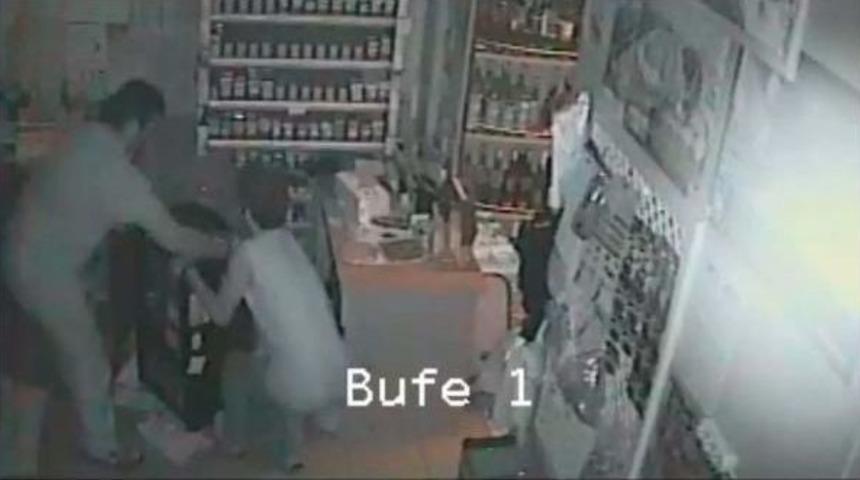 Hırsızlık Girişimi G&uuml;venlik Kamerasında