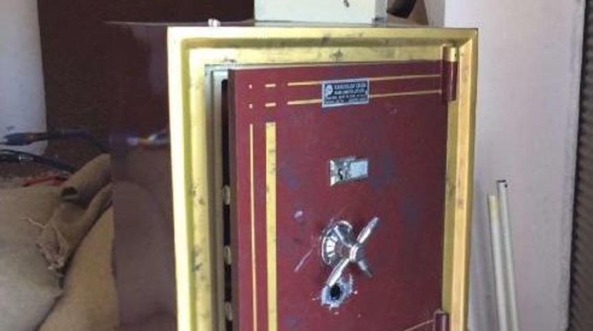 Polisle &Ccedil;atışan Hırsız Vurularak Yaralı Ele Ge&ccedil;irildi