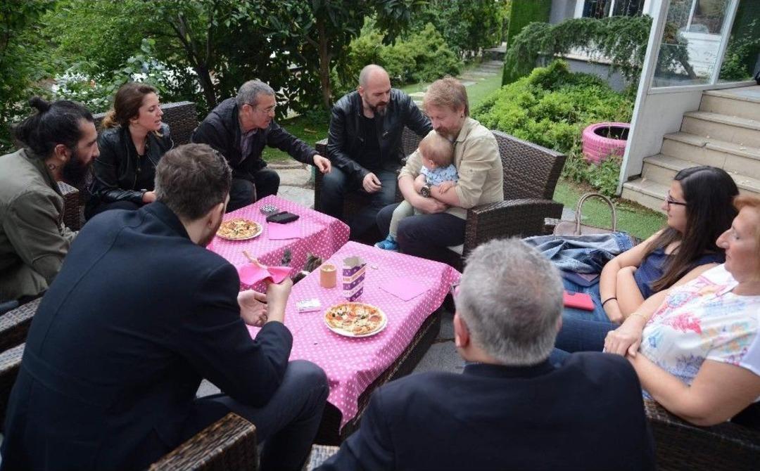 İ&ccedil;erde Oyuncuları Doğum G&uuml;n&uuml; Partisinde Buluştu