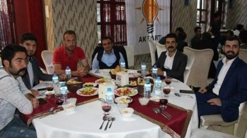 Ak Gen&ccedil;lik Vefa İftarında Buluştu