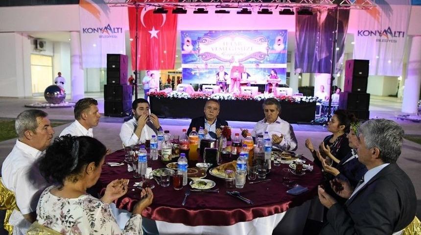 Başkan B&ouml;cek&rsquo;ten İl&ccedil;e Protokol&uuml;ne İftar