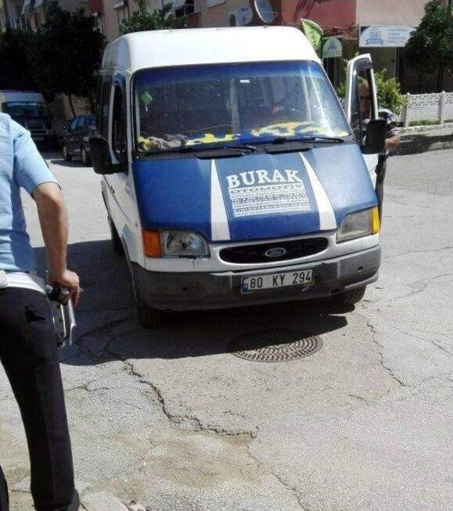 Freni &Ccedil;ekilmeyen Minib&uuml;s&uuml; Direk Durdurdu 1