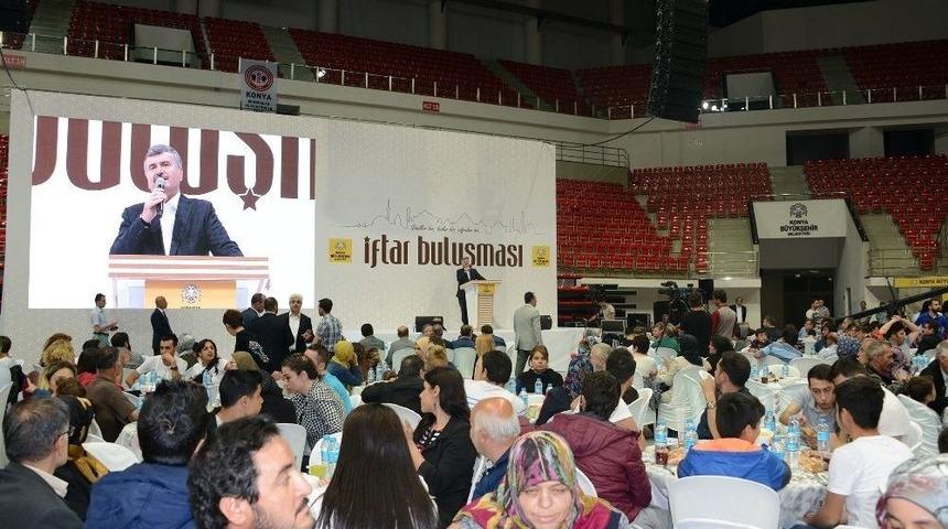 Berber Ve Kuaf&ouml;r Esnafı B&uuml;y&uuml;kşehir&rsquo;in İftarında Buluştu