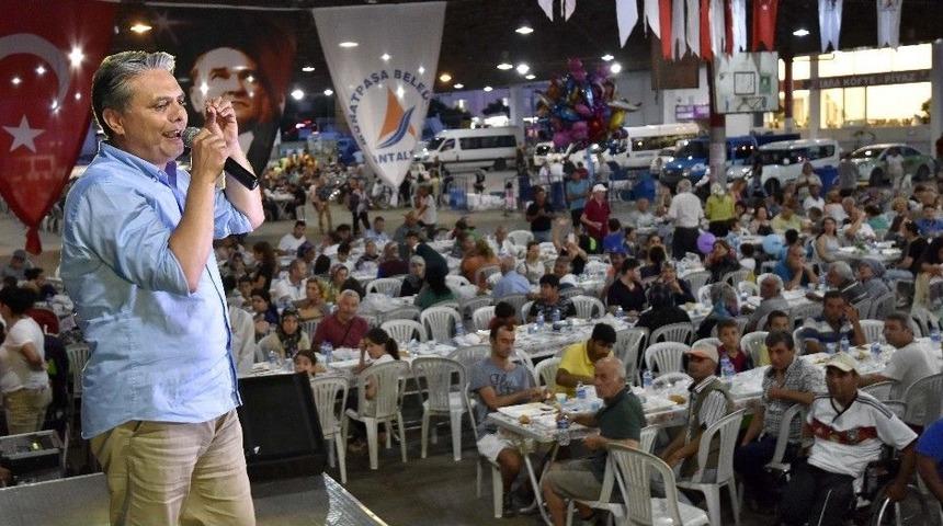 G&uuml;zeloba Mahallesine İftar Sofrası