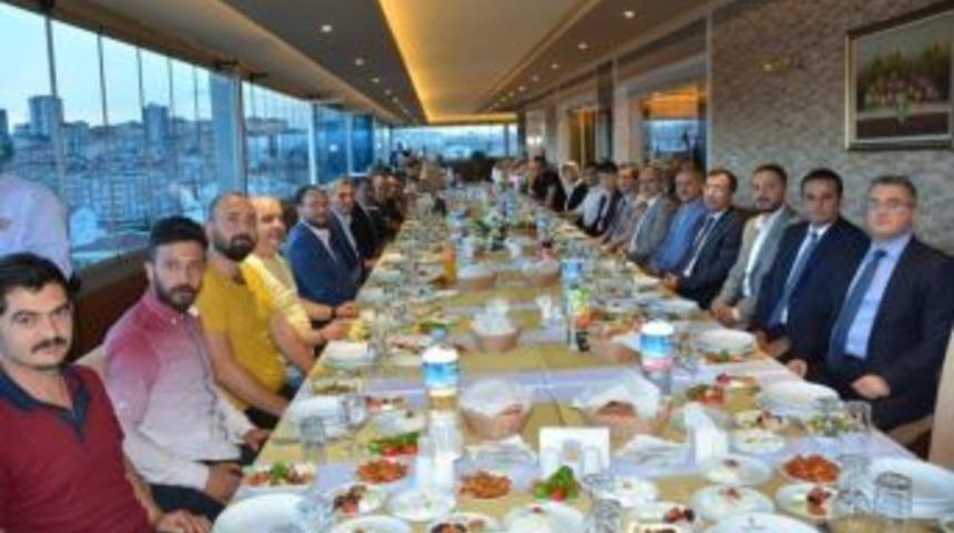 Protokol &Uuml;yeleri, Gazeteciler İle İftarda Buluştu