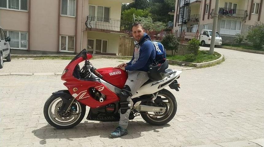 Motosikletiyle Park Halinde Tırın Altına Giren S&uuml;r&uuml;c&uuml; Kurtarılamadı