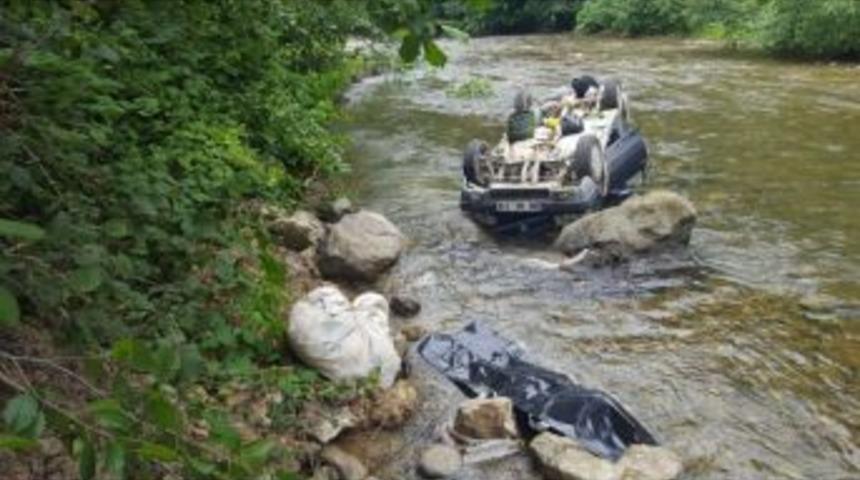 Giresun&rsquo;da Trafik Kazası 1 &Ouml;l&uuml;, 2 Yaralı