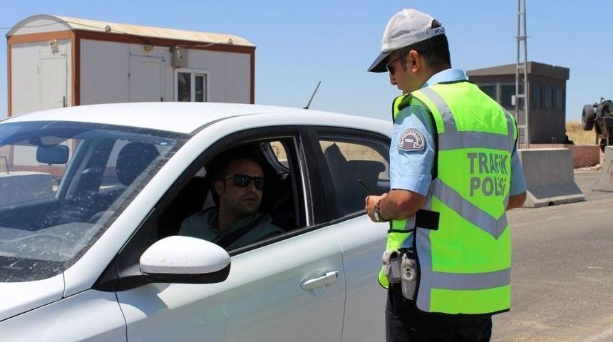 Emniyet Kemeri Uygulamasında İlgin&ccedil; G&ouml;r&uuml;nt&uuml;ler Ortaya &Ccedil;ıktı