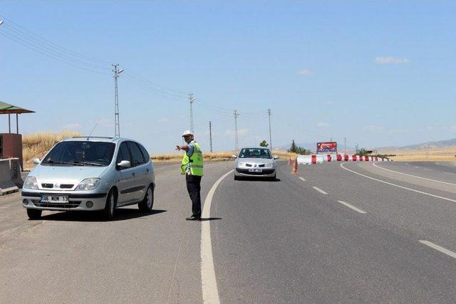 Emniyet Kemeri Uygulamasında İlginç Görüntüler Ortaya Çıktı