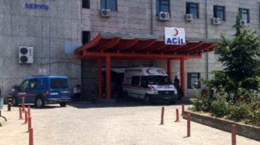 Şizofren Gen&ccedil;, Anne Ve Babasını Balkondan Attı