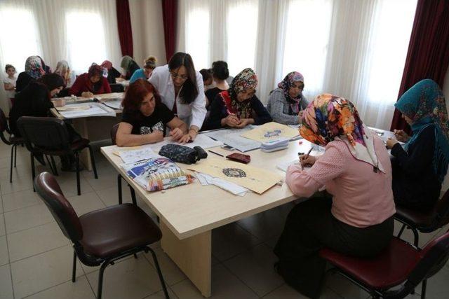 Kadınlar Tezhip Öğreniyor 2