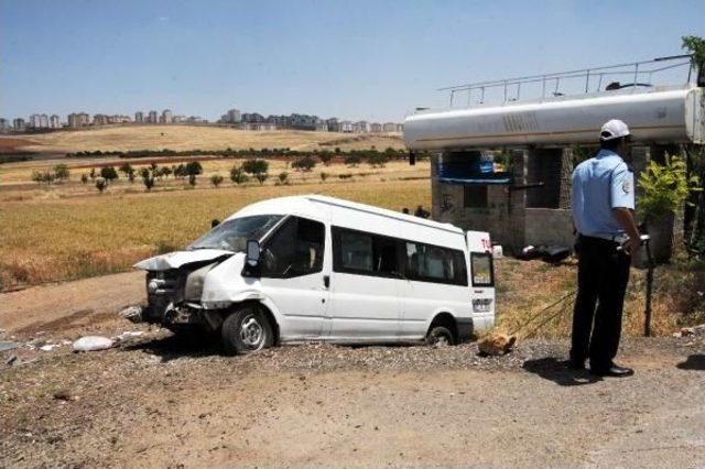 Gaziantep'te Yolcu Minibüsü Devrildi: 5 Yaralı