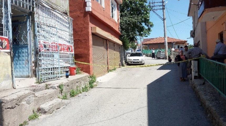 M&uuml;şteri Kılığında Gelen Gasp&ccedil;ı, Kadın Bakkalı Bı&ccedil;akladı