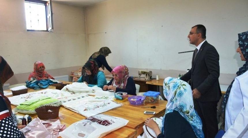 Vali Toprak M&uuml;ft&uuml; &Ccedil;imen İle Masa Tenisi Oynadı