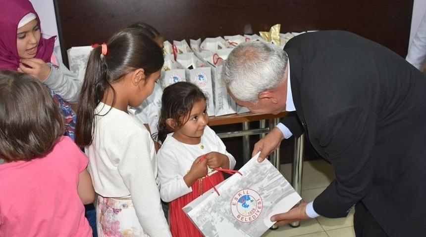 Eskil Belediyesi &Ouml;ks&uuml;z Ve Yetimleri İftar Programında Bir Araya Getirdi