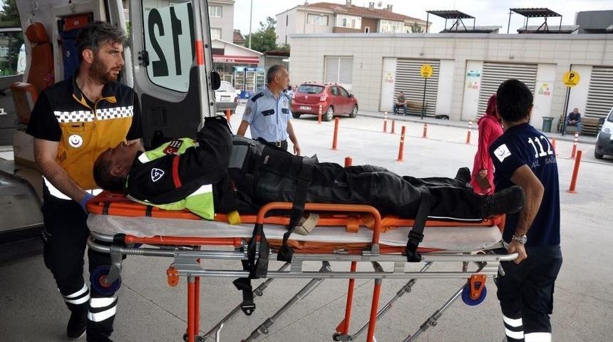 Yaşlı &Ccedil;ift Motosikletle Kanala U&ccedil;tu