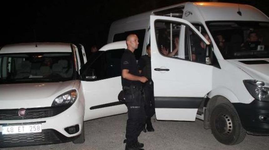 Otomatik Silahlarla Dağda Şüpheli Avı