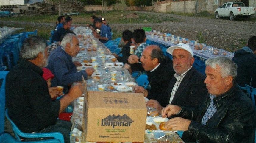 &Ouml;zalp İl&ccedil;esinde İftar Yemeği