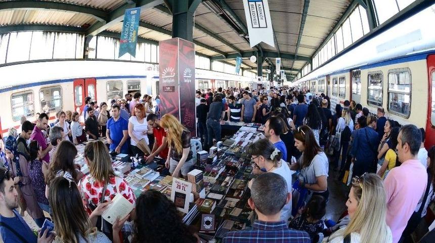 Haydarpaşa&rsquo;da Kitaplara Yolculuk Sona Erdi