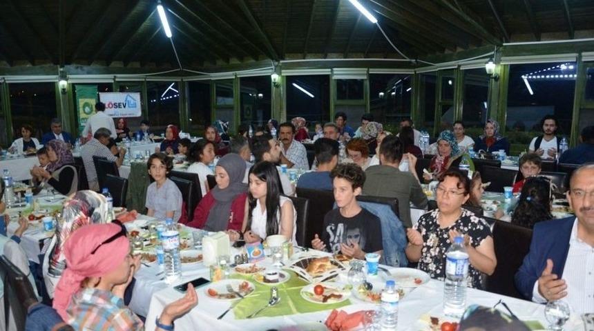 Başkan &Ouml;zg&uuml;ven&rsquo;den Moral İftarı