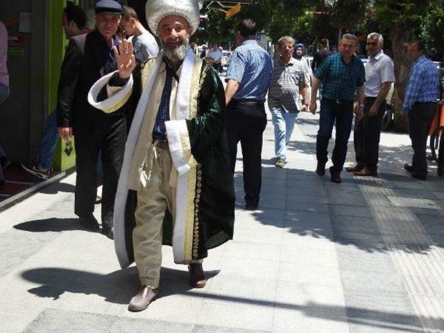 Ertuğrul Gazi Kıyafetiyle Türkiye Turunda