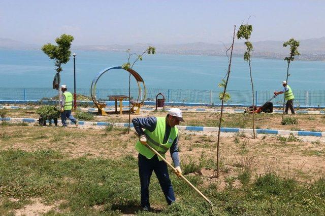 Edremit&rsquo;te Parklar Yenileniyor 3