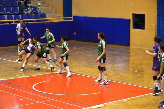 Hentbol Şampiyonasının İlk Günü Sona Erdi 1