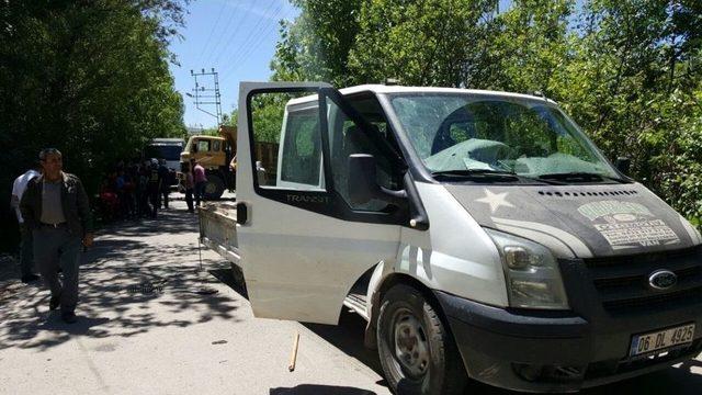 Gevaş’ta Trafik Kazası Ucuz Atlatıldı