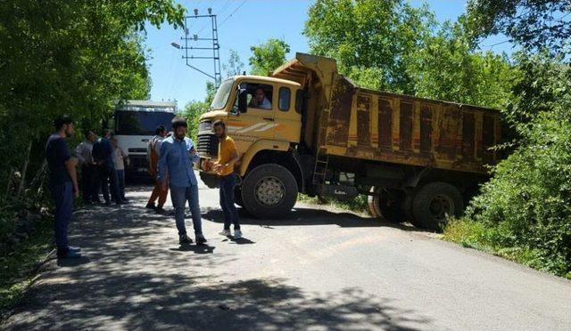 Gevaş’ta Trafik Kazası Ucuz Atlatıldı