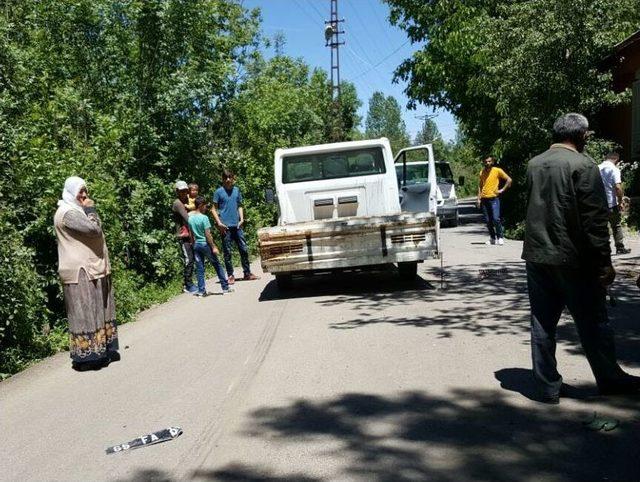 Gevaş’ta Trafik Kazası Ucuz Atlatıldı