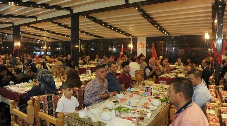 Şehit Aileleri Ve Gaziler İftar Programında Bir Araya Geldi