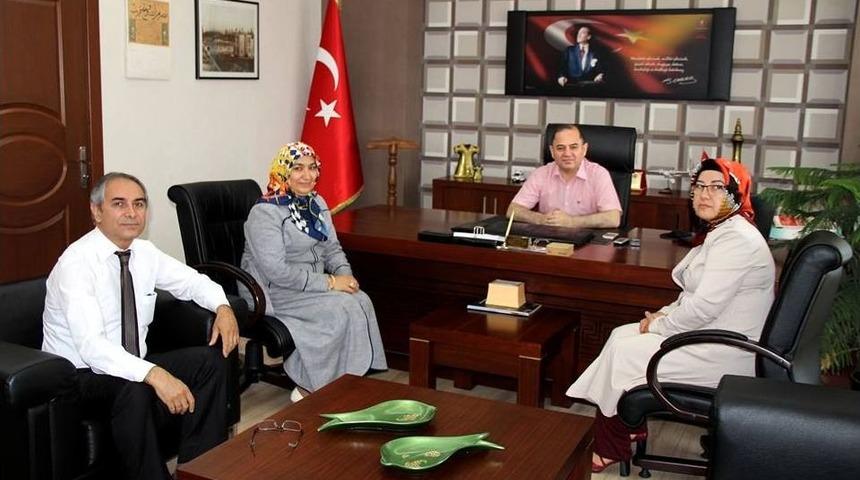 Yılın Hemşiresi Sevim Doğan Ve Yılın Ebesi Asiye G&uuml;neş&rsquo;ten İl Sağlık M&uuml;d&uuml;r&uuml;&rsquo;ne Ziyaret