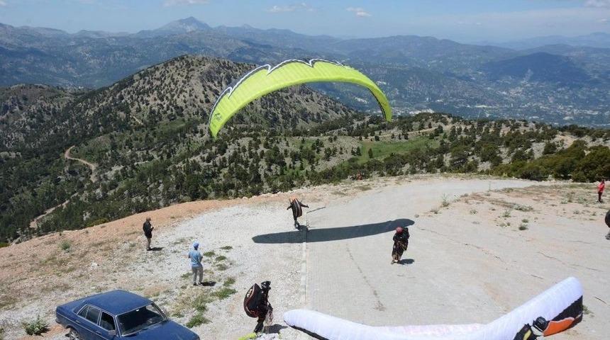 &Ccedil;ameli&rsquo;de Deneme Paraş&uuml;t U&ccedil;uşları Yapıldı