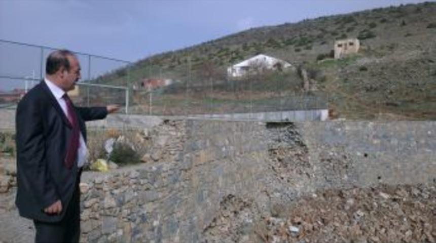 Arguvan&rsquo;a Futbol Sahası