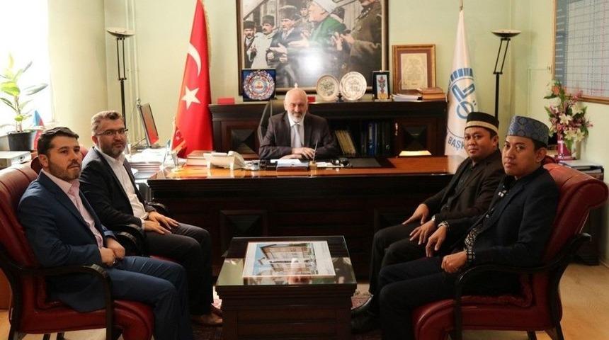 D&uuml;nyaca &Uuml;nl&uuml; Hafızlardan Kur&rsquo;an Ziyafeti