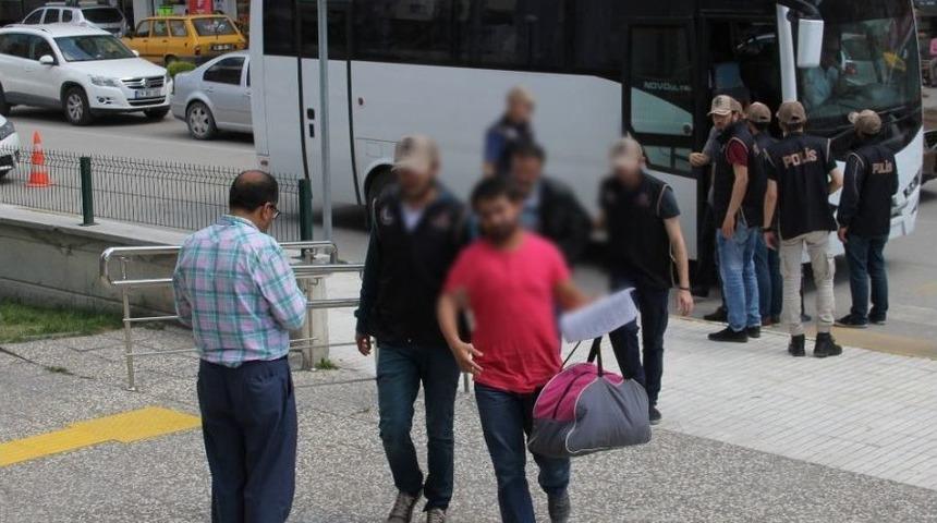 Fet&ouml;&rsquo;den G&ouml;zaltına Alınan 13 Zanlı Adliyeye Sevk Edildi