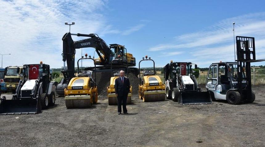 Başkan Albayrak Yeni İş Makinelerini İnceledi