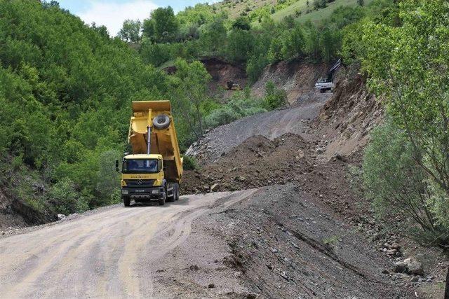 Köy Yollarının Tehlikeli Virajları Kaldırılıyor