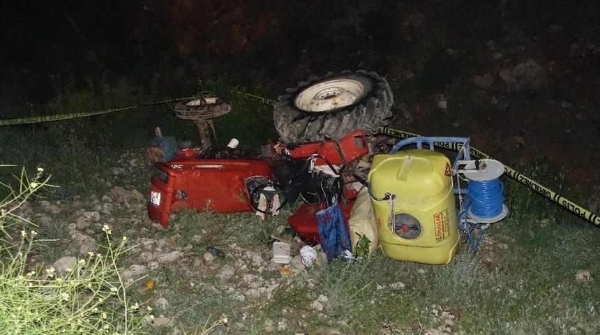 Karaman&rsquo;da Trakt&ouml;r Dere Yatağına Yuvarlandı: 1 &Ouml;l&uuml;