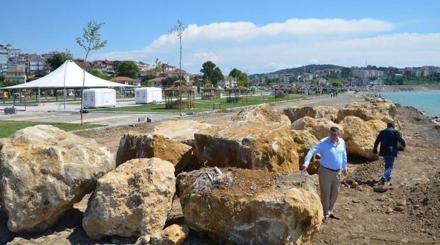 Sahil Aile Parkta &Ccedil;alışmalar S&uuml;r&uuml;yor